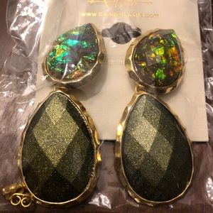Amrita Singh NWT Olive earrings
